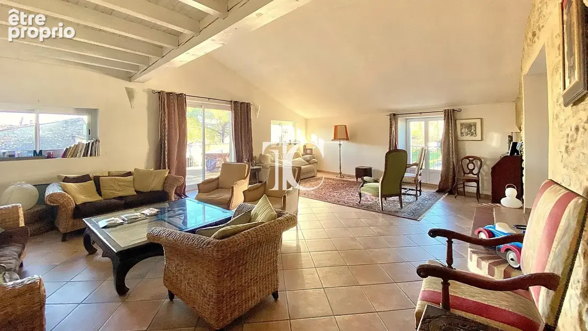 Rousson, 10km d'ales, mas de hameau renove 272m2, salons/sejour 100m2, 3 chambres + 1 studio, terrasses, piscine - photo 7