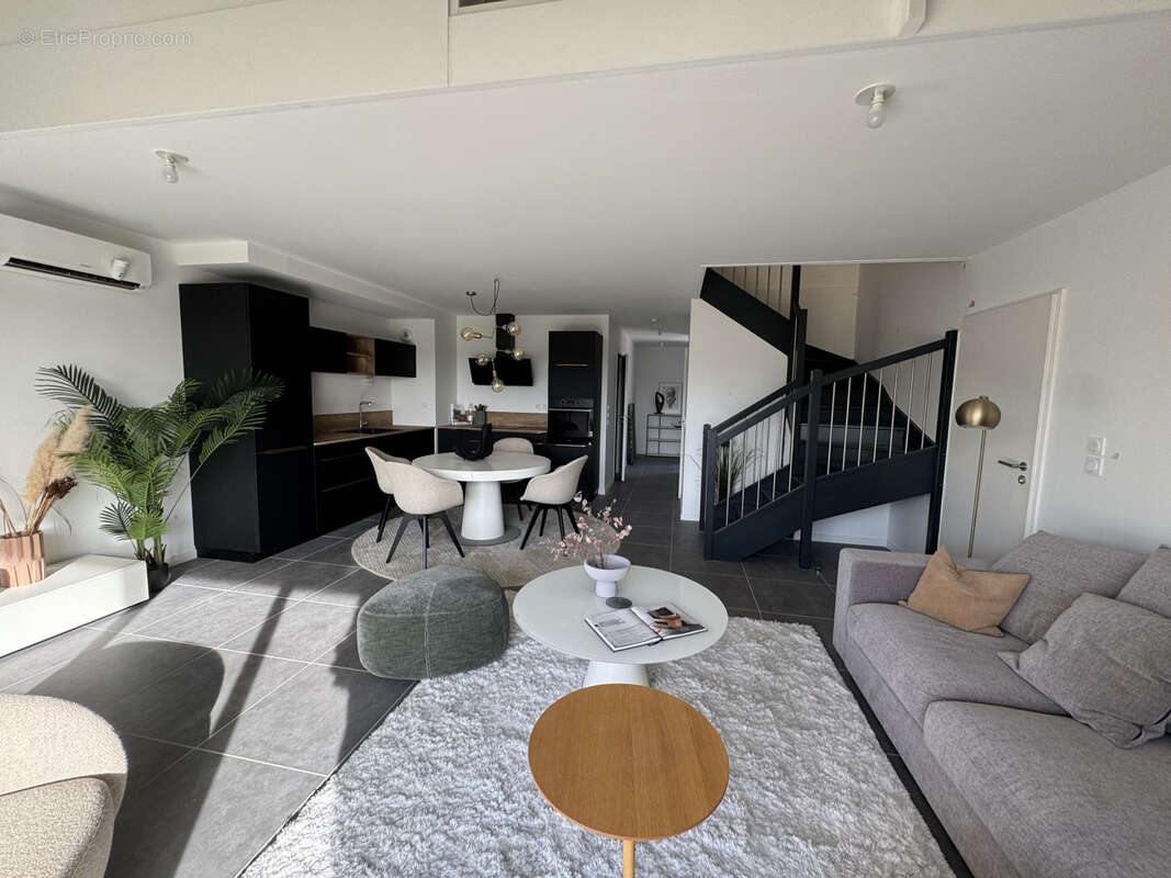 Jardin - Notaire Offert - Garage - 2 parkings - Piscine - photo 2