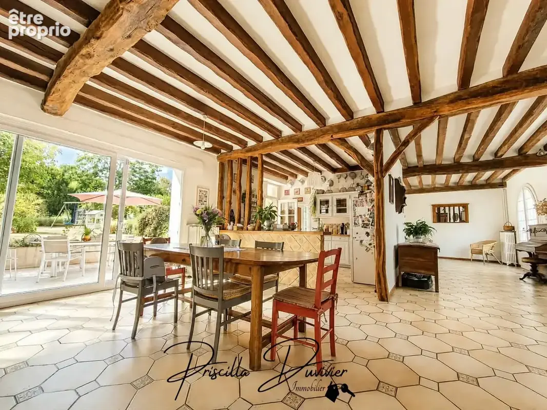 Maison de charme   4 chambres, double garage et terrain de plus de 1 600 m2 - photo 5
