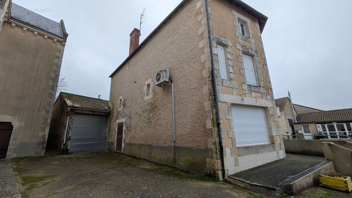 Maison à SAINT-SECONDIN