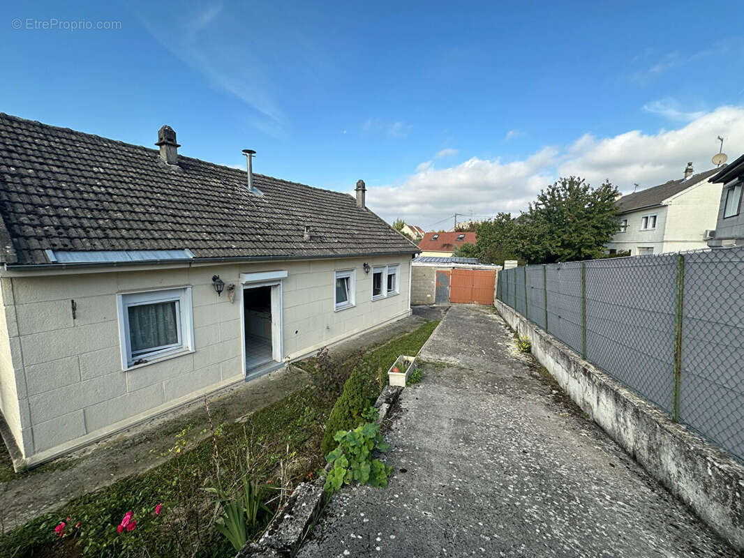 Maison à SAINTE-GENEVIEVE