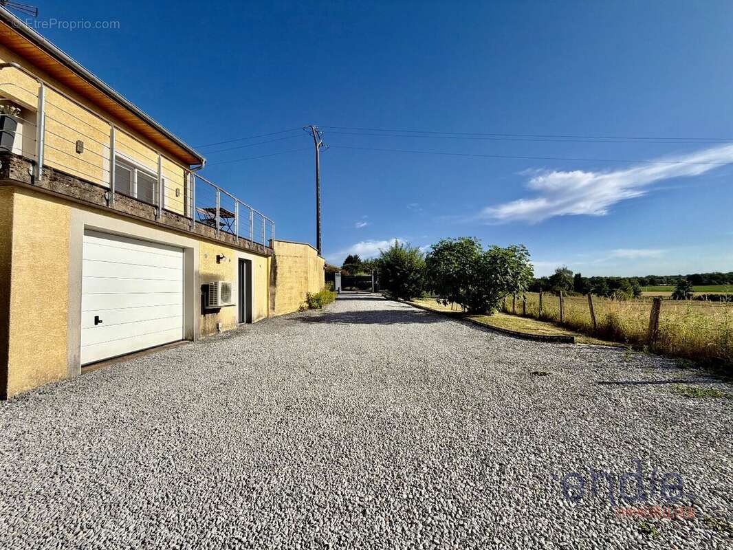 Une propriété d'exception de 185 m² - photo 16