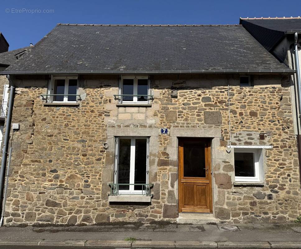 Maison à COMBOURG