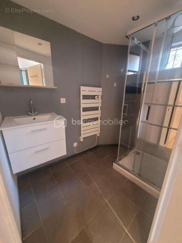 Maison avec terrasse et balcon au cœur de Marguerittes - Calme et confort à votre portée ! - photo 5