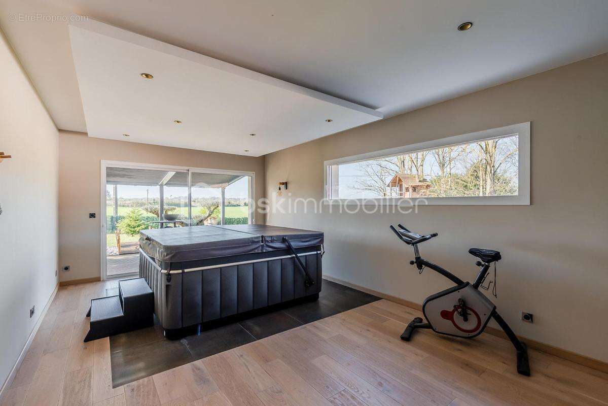 Rare maison plain pied double garage piscine spa et hammam - photo 24