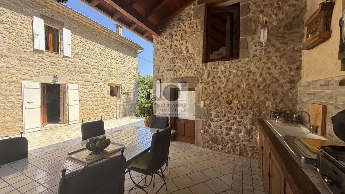 Maison à JAUJAC