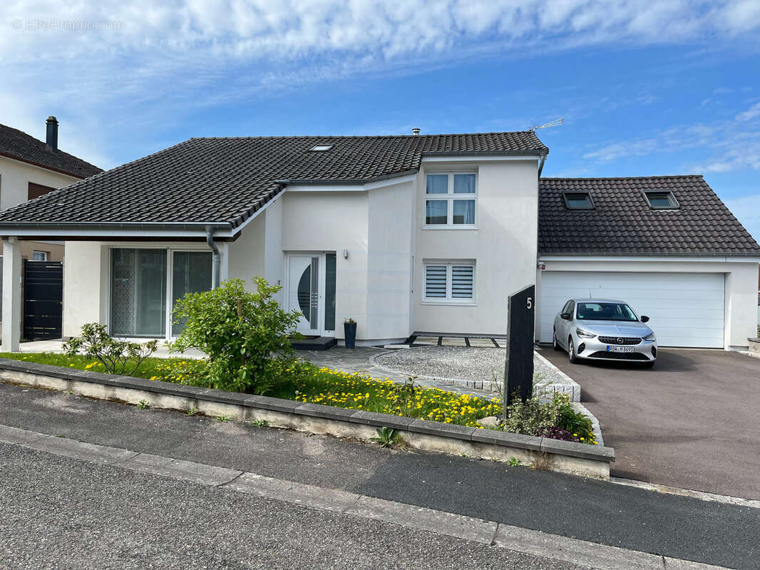 Maison à PUTTELANGE-AUX-LACS