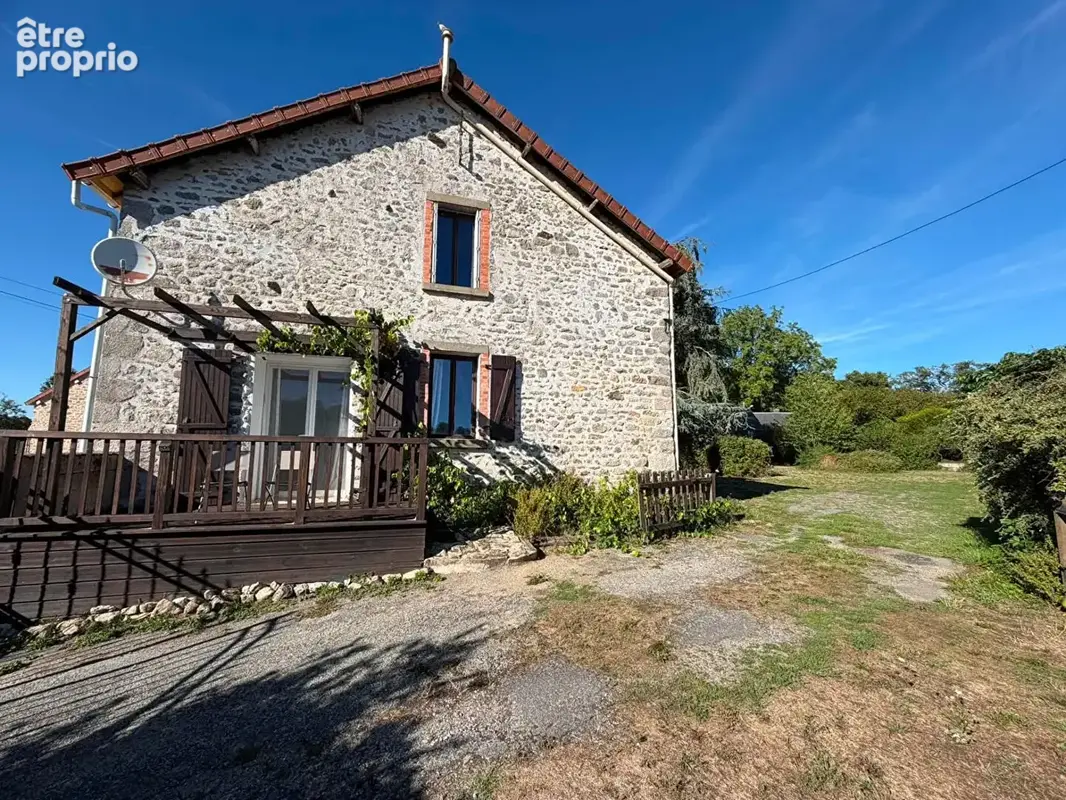 CREUSE - Superbe ferme entièrement rénovée avec dépendances et 2,7 hectares de terrain. - photo 17