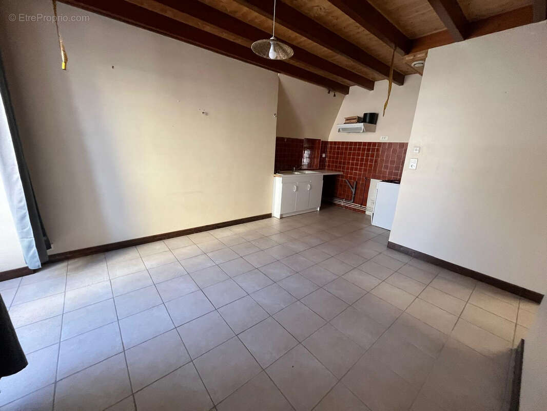 Commerce à LAQUEUILLE