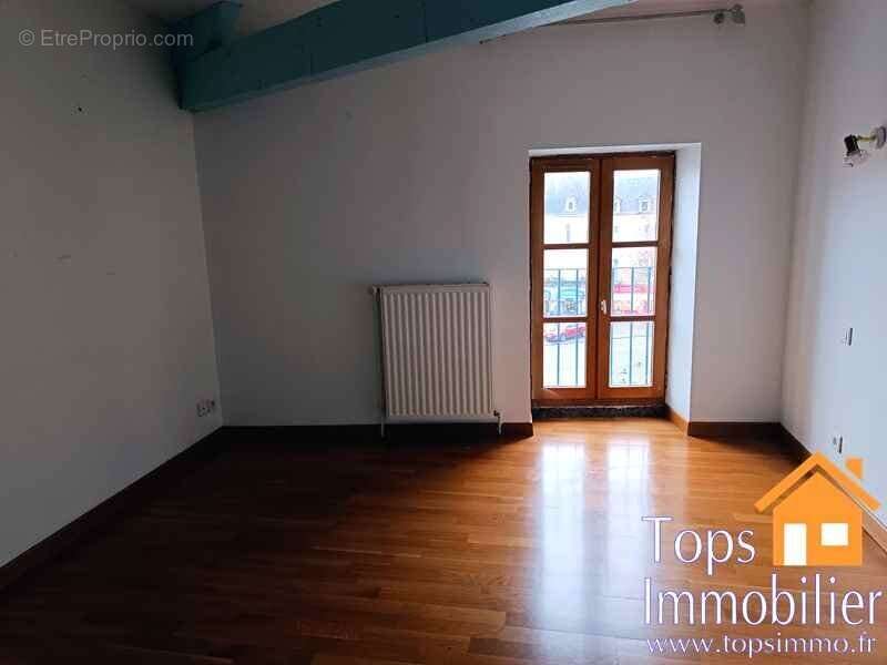 Appartement à VAILHOURLES