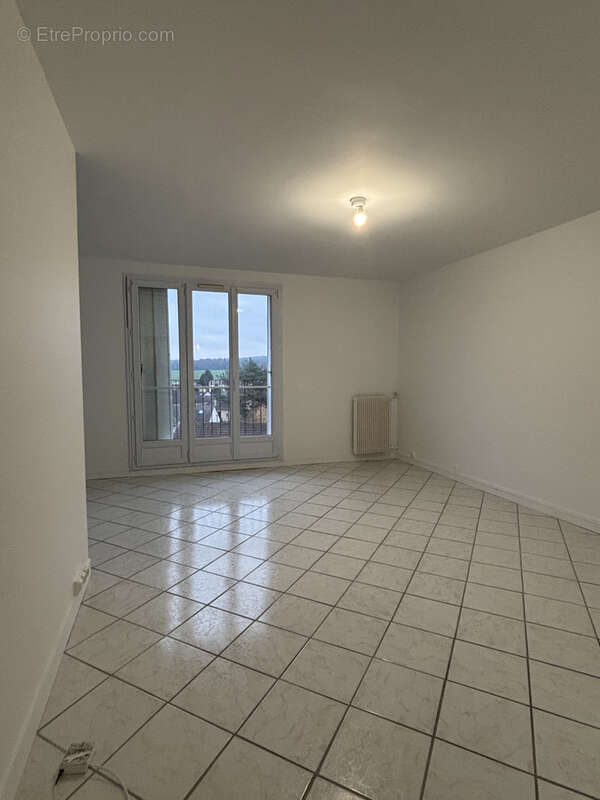 Appartement à EZANVILLE