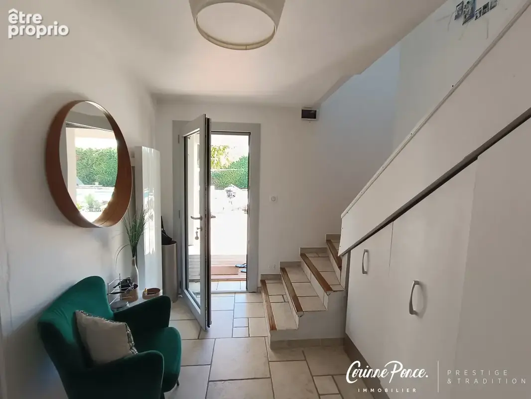Villa rénovée contemporaine avec piscine, dépendance et atelier - photo 16