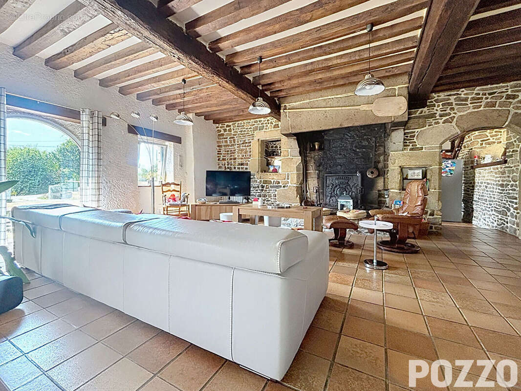 A Vendre - Marcilly - Maison 9 pièce(s) 255 m² - photo 6