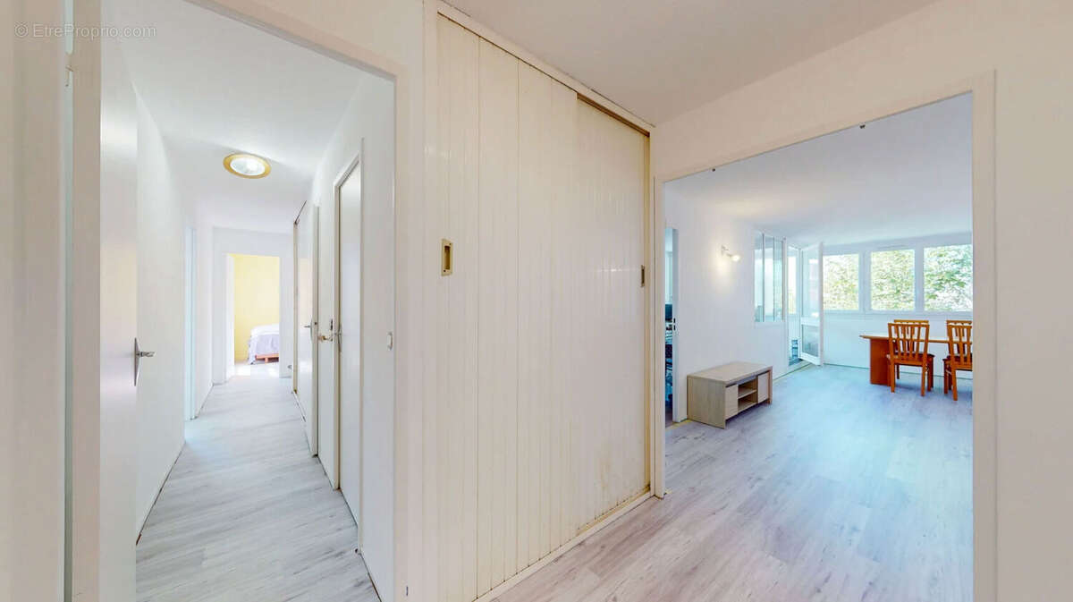 Appartement Roissy En Brie 5 pièce(s) 98.90 m2 - photo 4