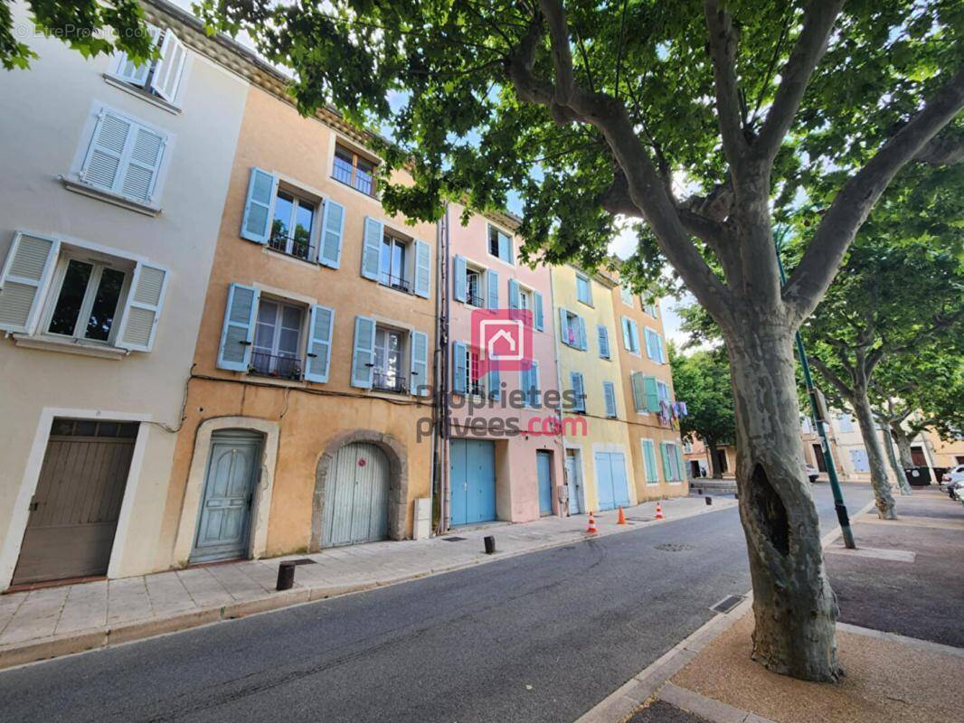Appartement à LE MUY