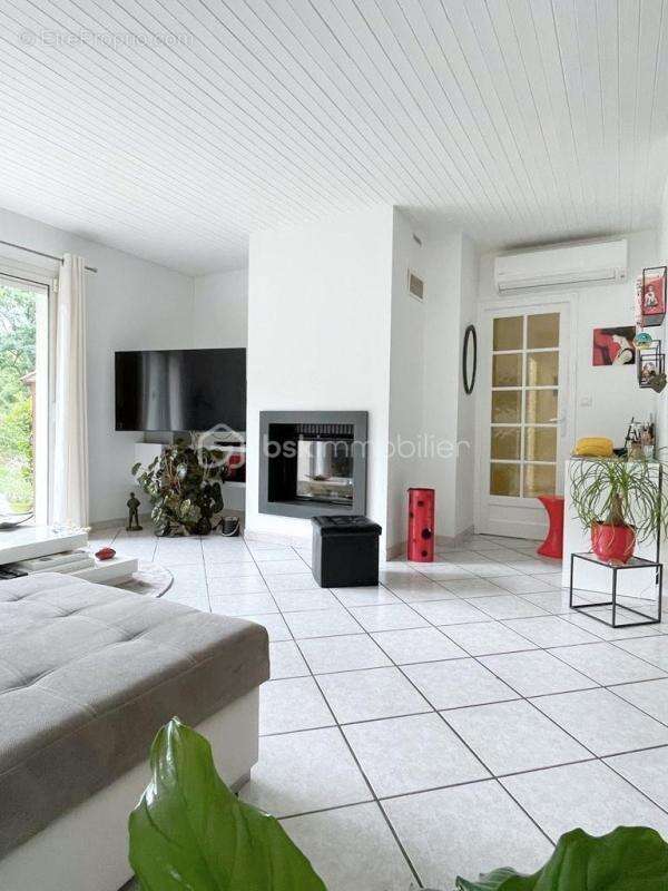 Maison à SAINTE-EULALIE-EN-BORN