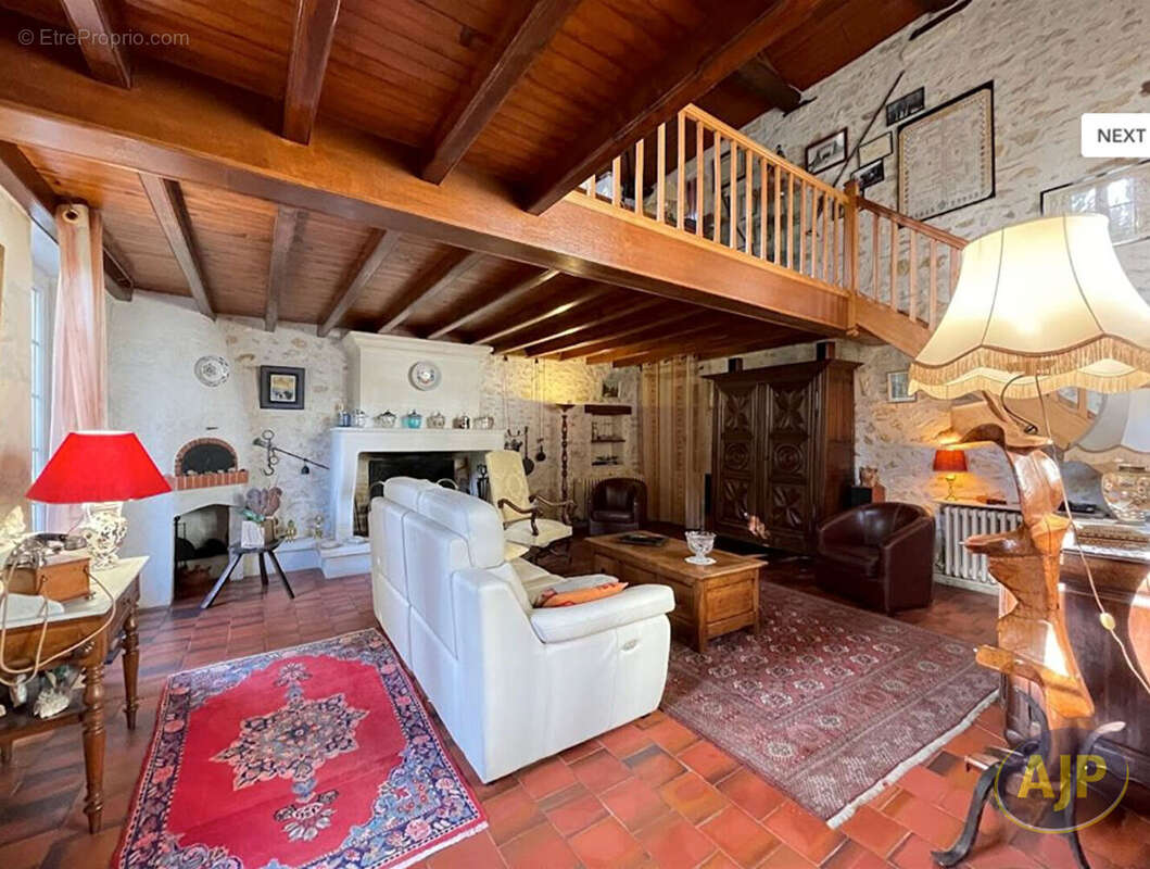 Maison à SAINT-BRIS-DES-BOIS