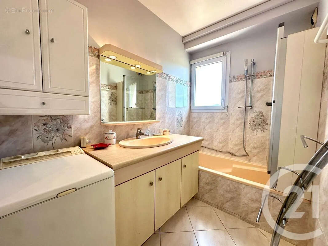 Appartement à SIX-FOURS-LES-PLAGES