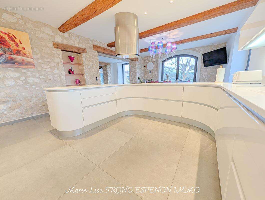 Maison 471 m² à Velleron  - photo 20