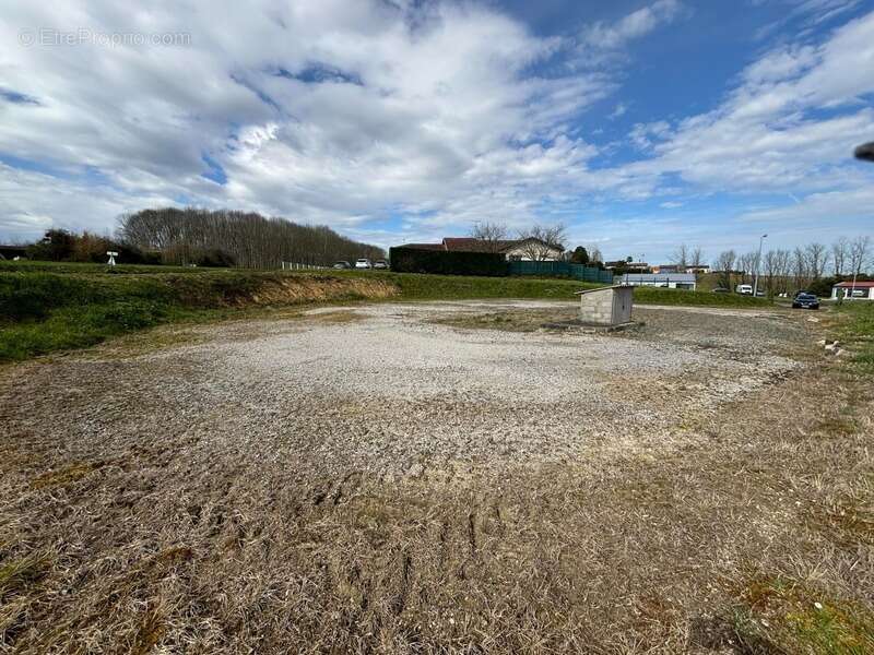 Terrain à POUILLON