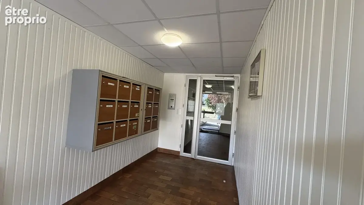 VAUJOURS   Appartement F4 avec balcon et parking en sous-sol - photo 2
