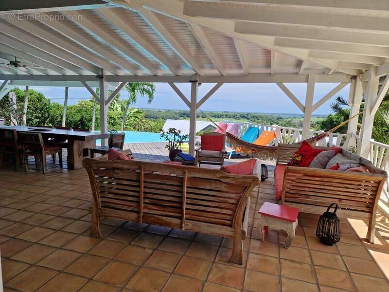 Maison à BAIE-MAHAULT