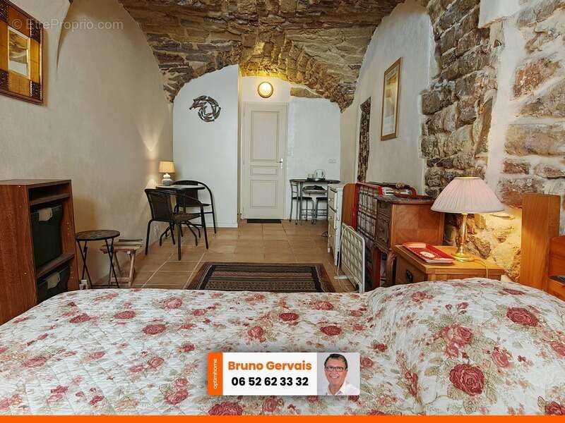 Jolie maison de village avec 2 entrées indépendantes - création local commercial possible - à vendre centre ville de BOUZIGUES - photo 5