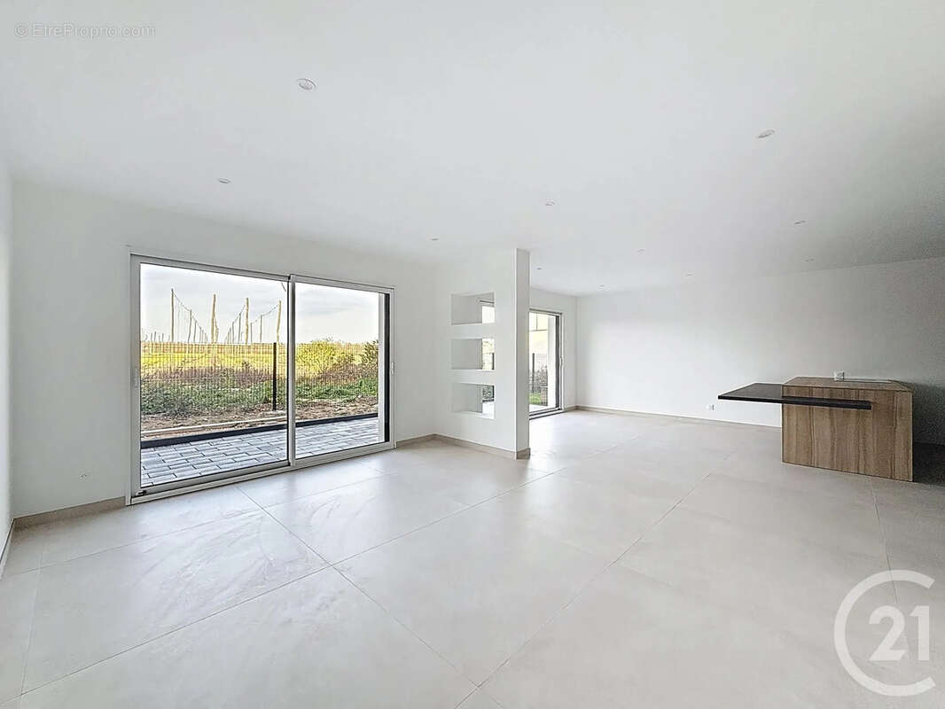 Maison à SAINT-JULIEN