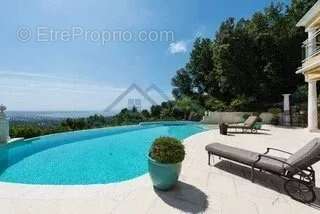 Piscine - Maison à VALLAURIS