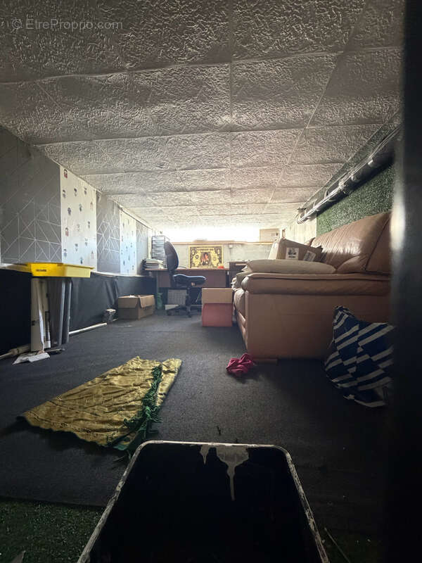 Garage avec lumière et bureau en mezzanine à Montpellier - photo 3