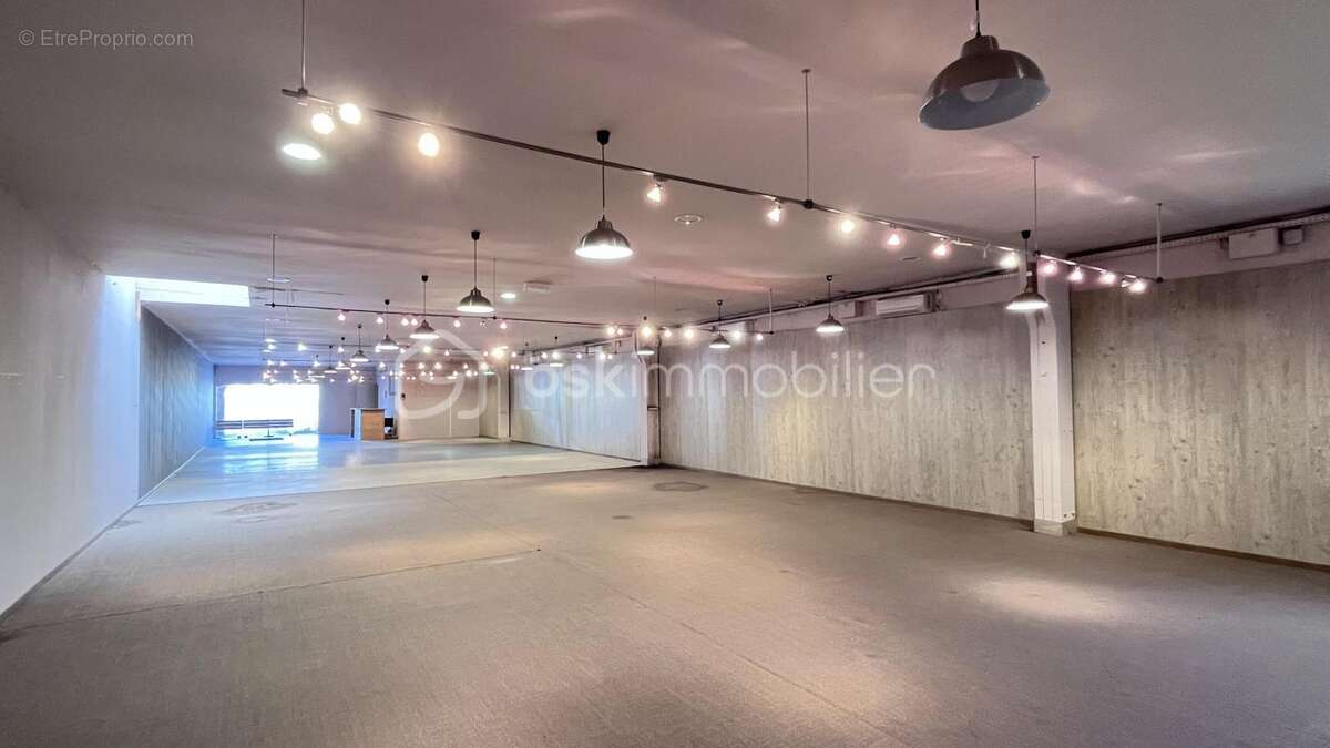 Commerce à LE LARDIN-SAINT-LAZARE