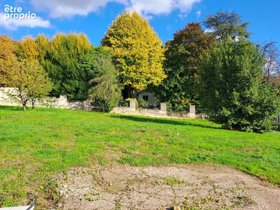 Terrain à FONTAINES-SAINT-MARTIN