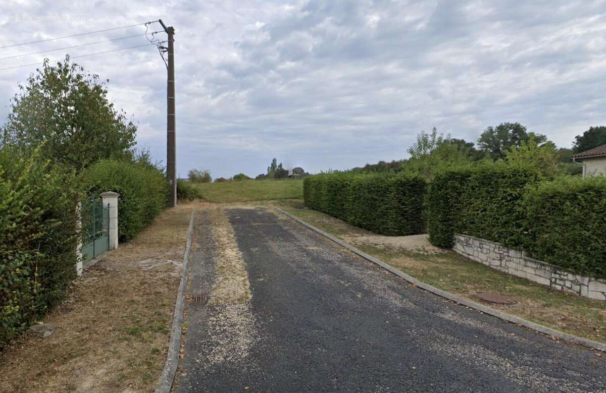 Terrain à MONPAZIER