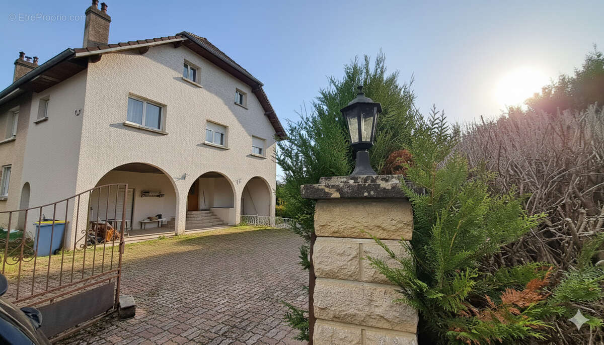 Appartement à DAMPIERRE