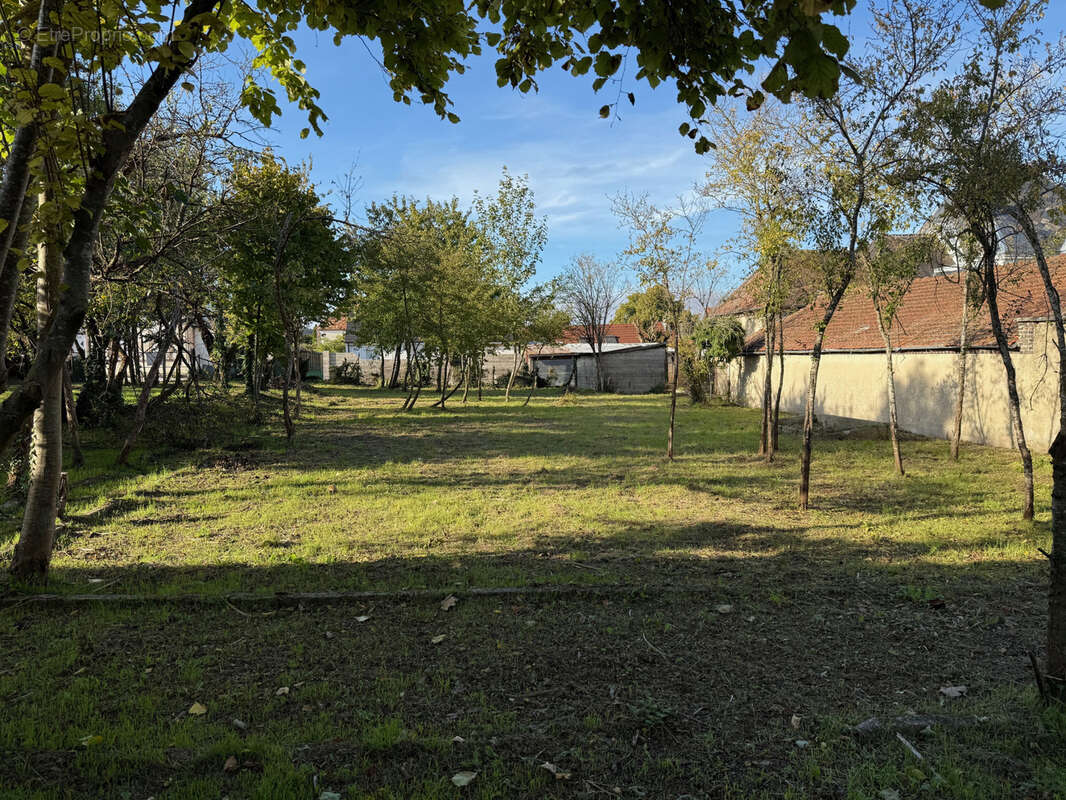 Terrain à SAINT-MESMIN