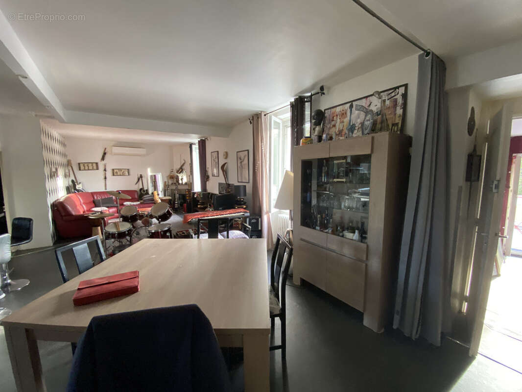 Commerce à LOURES-BAROUSSE