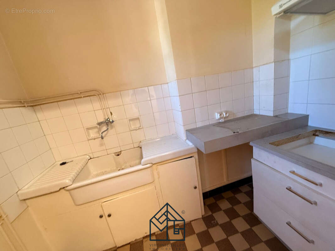 Riorges - rue marechal foch - maison des annees 30 a renover - photo 14