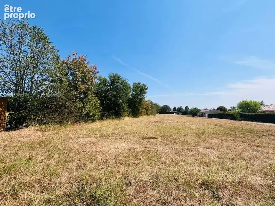 Terrain constructible plat de 776 m² - environnement ideal - photo 6