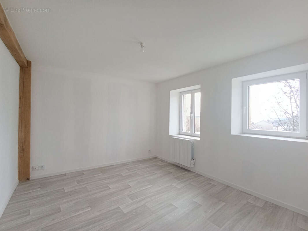 Autre à SAINT-PIERRE-DU-CHAMP