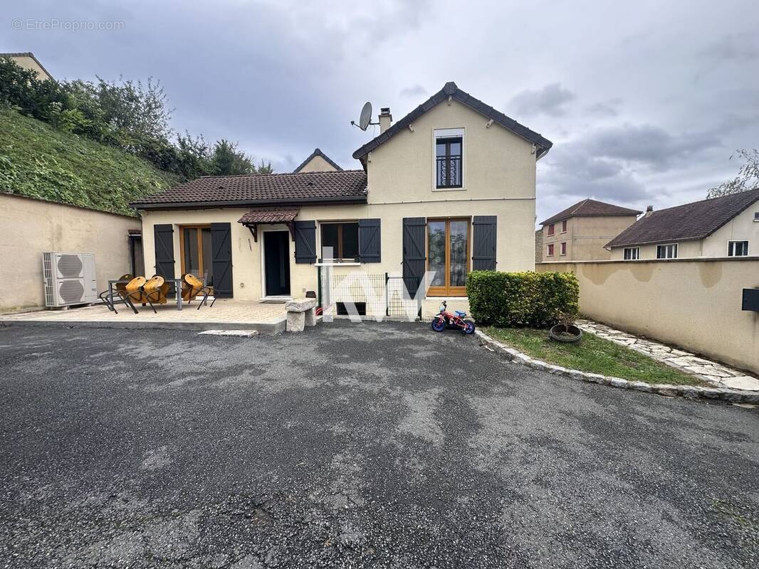 Maison à SAINT-FARGEAU-PONTHIERRY