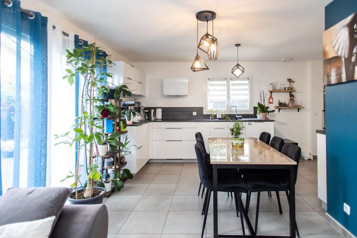 Appartement à DOUVAINE