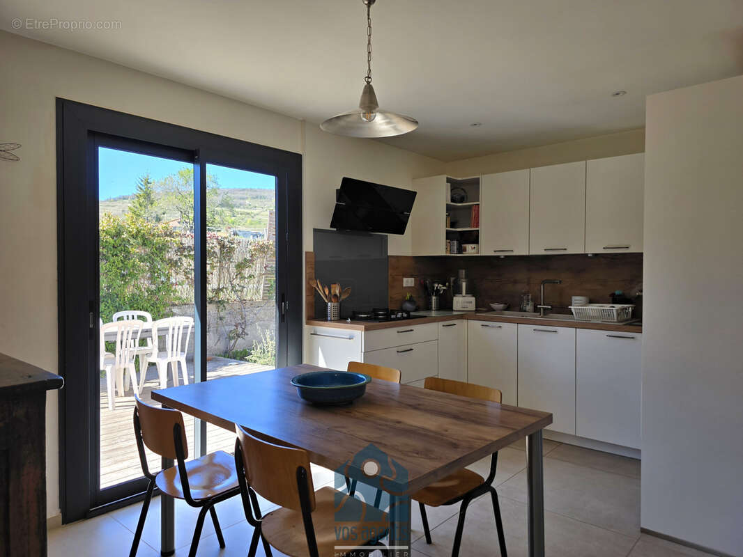 Maison individuelle 7 pièces avec terrasses, garages, caves et jardin - photo 6