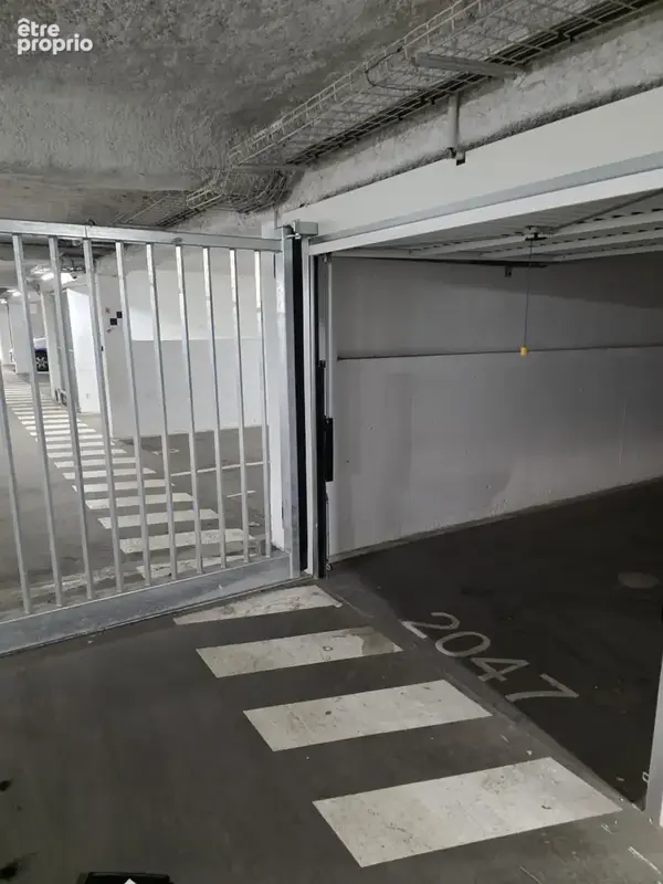 Parking à PARIS-18E