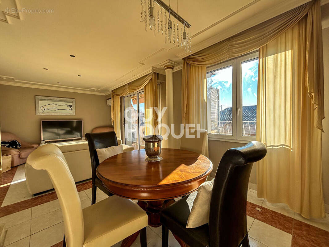 Appartement à ENTRAIGUES-SUR-LA-SORGUE