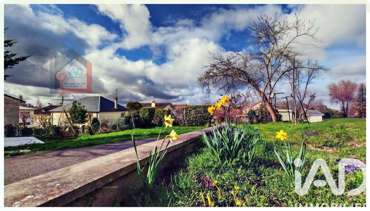 Photo 2 - Maison à SAINT-DOULCHARD