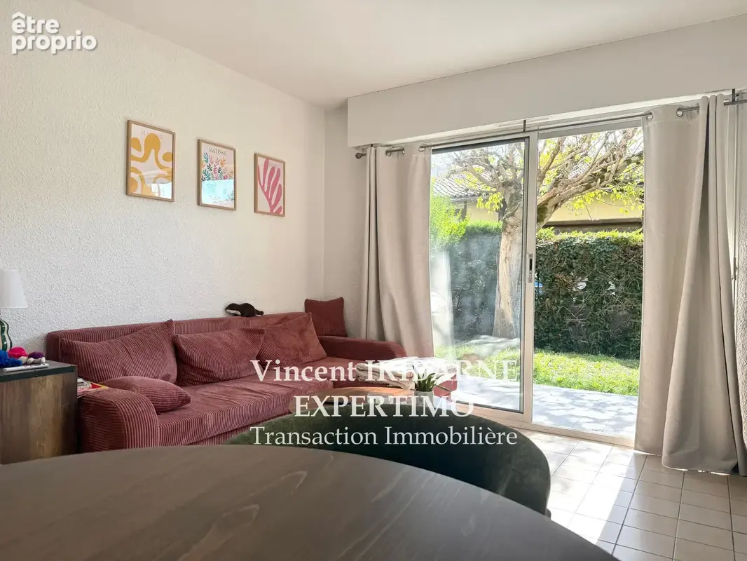 Appartement T2, Quartier Saint-Vivien, Terrasse, cave et Parking Privatif - photo 2