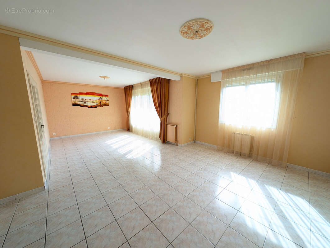 NOUVEAUTÉ   Maison familiale avec beau potentiel au cœur de Janzé - photo 4