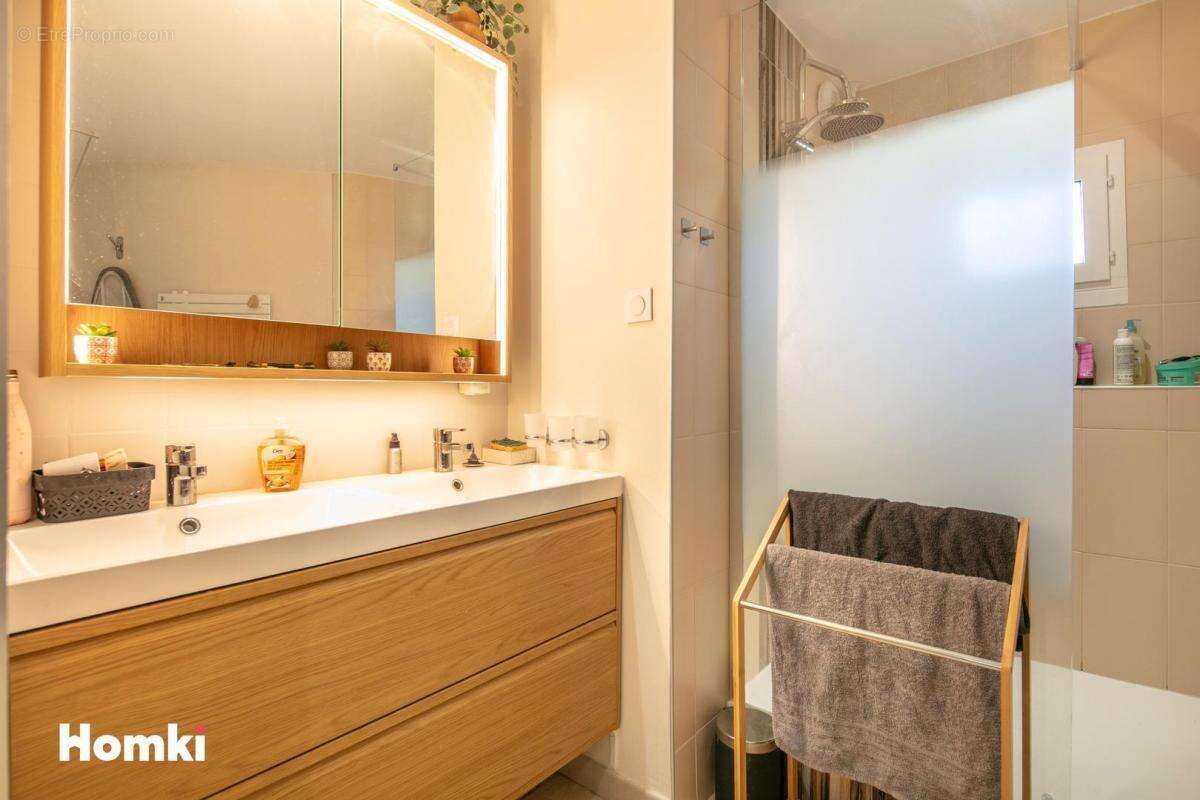 Appartement à SAINT-MARTIN-D'HERES