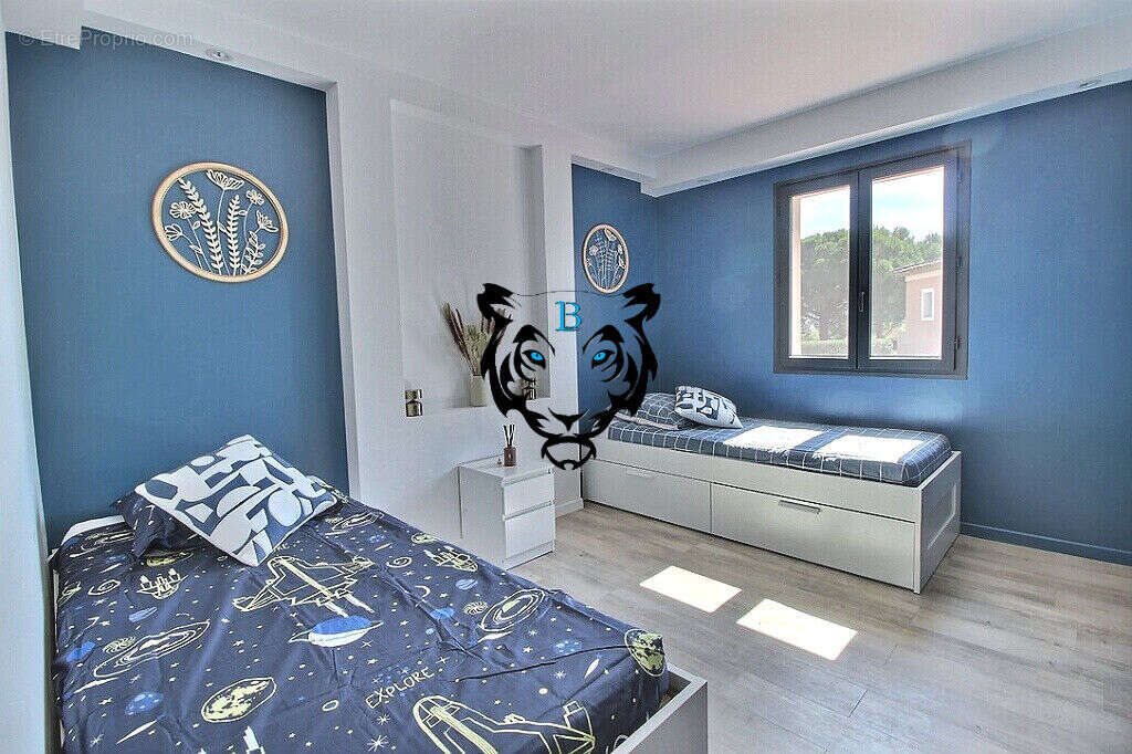 Maison à ROQUEBRUNE-SUR-ARGENS