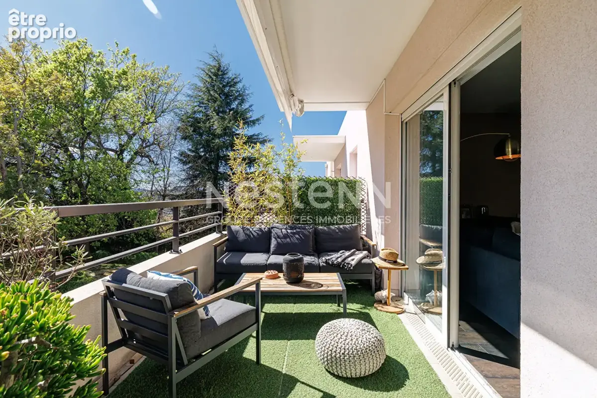 A vendre - 3 pieces - nice corniche fleurie - terrasse d'angle 22 m² - dernier étage - piscine & parc privé - parking privatif e - photo 3